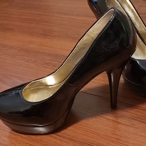 Shoes - Picture 2 of 3